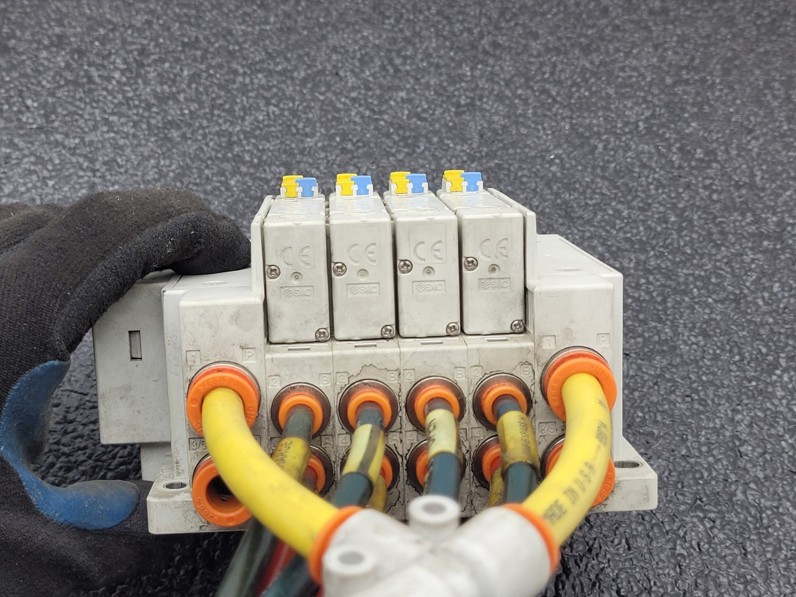 SMC SS5Y5-10F1-04B-N7 Pneumatic Dual Acting 4x Solenoid Valve Block