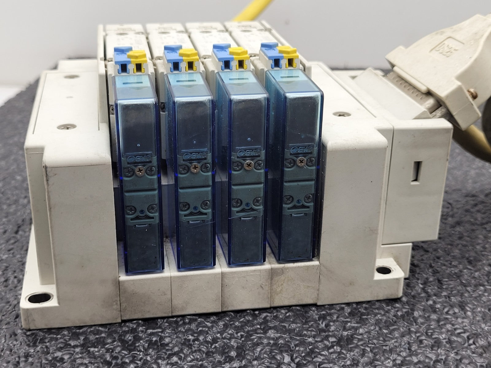 SMC SS5Y5-10F1-04B-N7 Pneumatic Dual Acting 4x Solenoid Valve Block