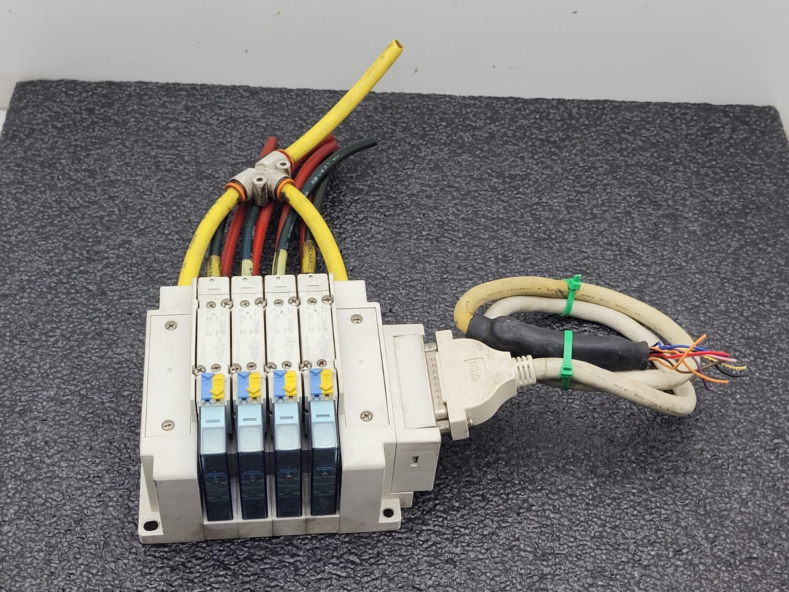 SMC SS5Y5-10F1-04B-N7 Pneumatic Dual Acting 4x Solenoid Valve Block
