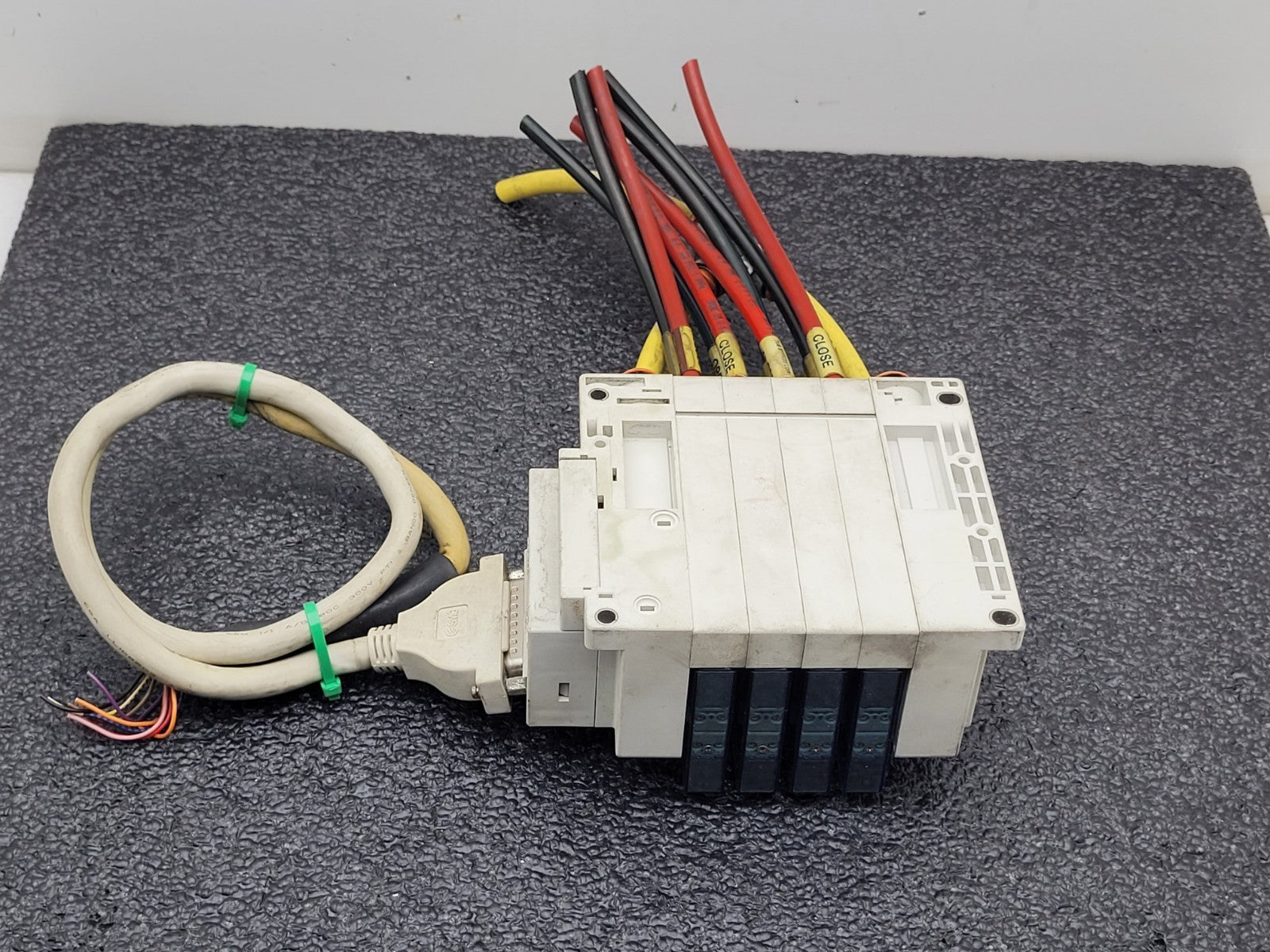 SMC SS5Y5-10F1-04B-N7 Pneumatic Dual Acting 4x Solenoid Valve Block