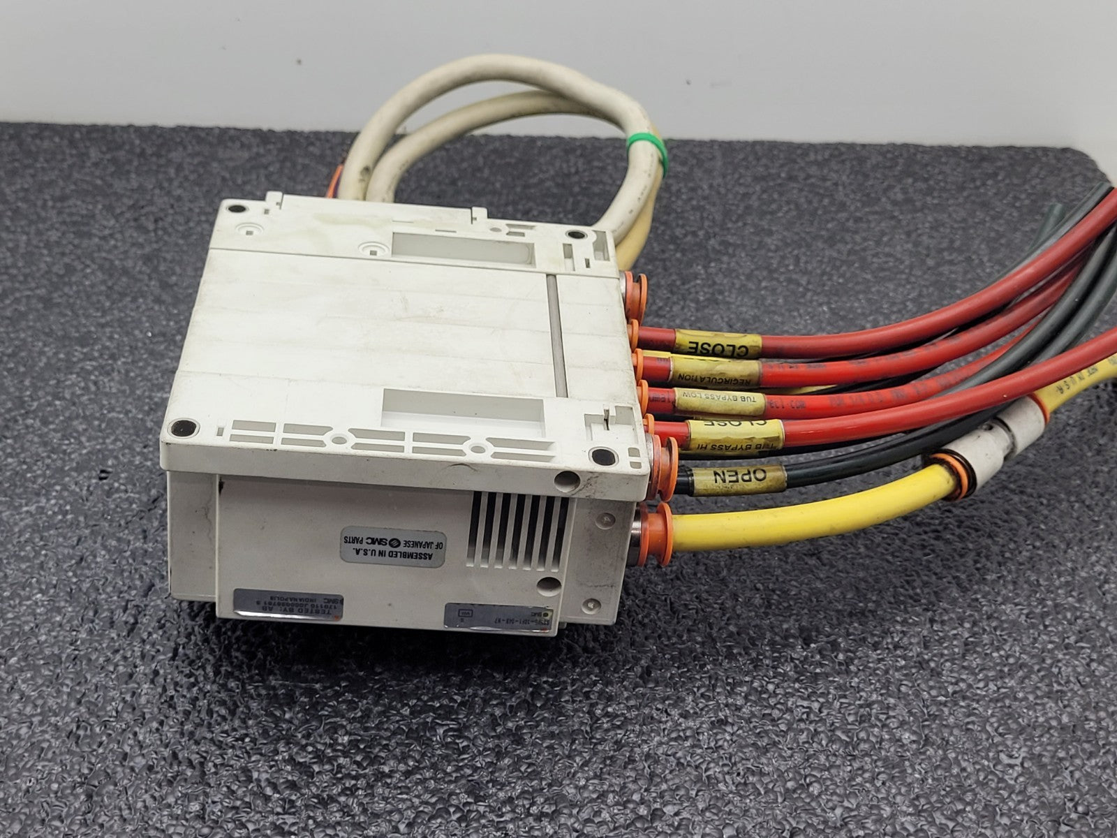 SMC SS5Y5-10F1-04B-N7 Pneumatic Dual Acting 4x Solenoid Valve Block