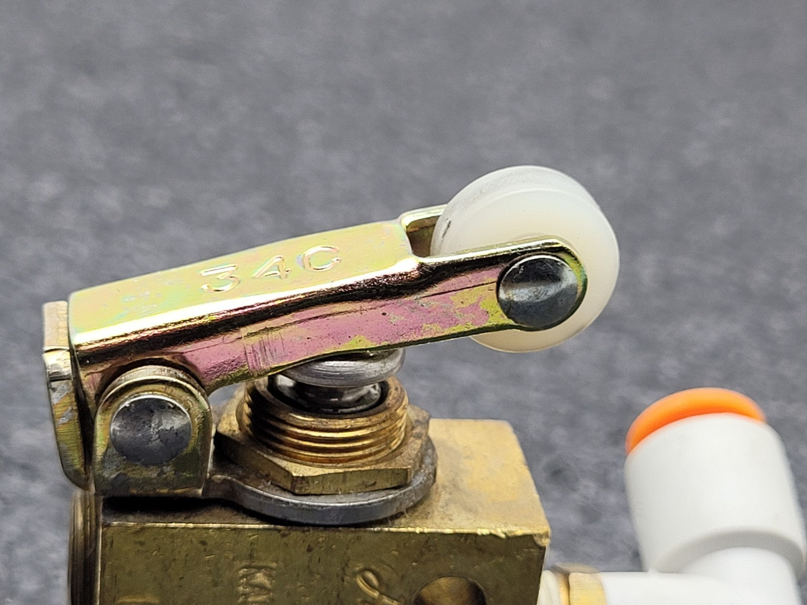 Lot of 12x Humphrey TAC2 Pnuematic Pressure Button Press Roller Arm Air Valve 34