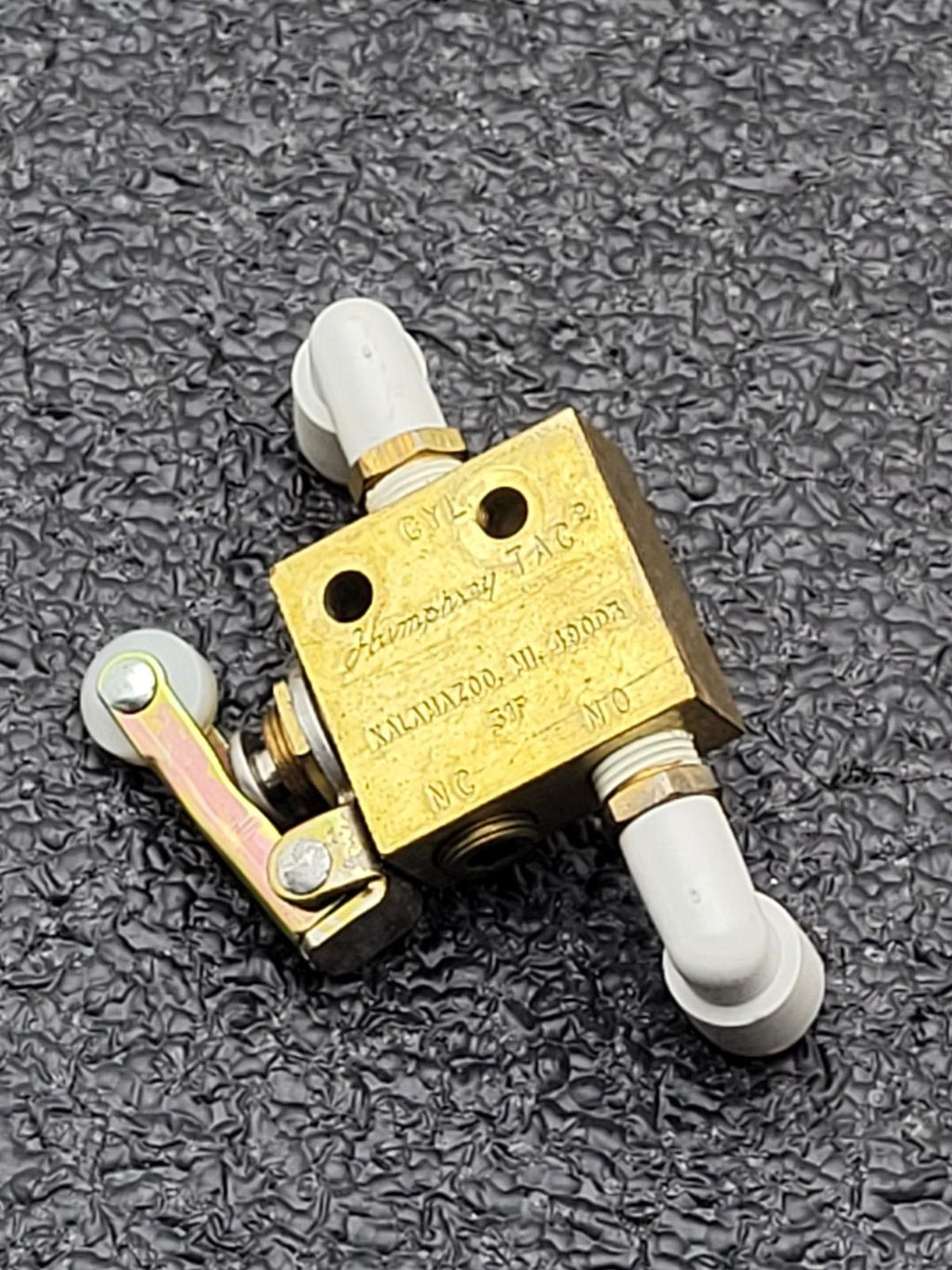 Lot of 12x Humphrey TAC2 Pnuematic Pressure Button Press Roller Arm Air Valve 34