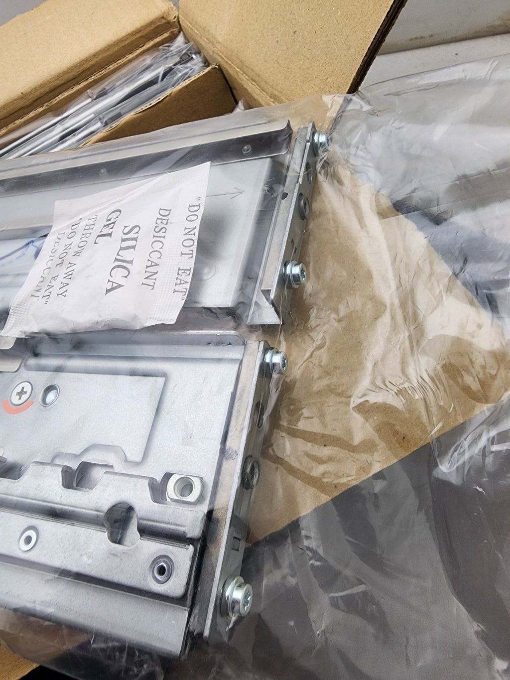 5PCS NEW 0994058-11 ASSEMBLY UNIVERSAL STORAGE XL 2U SNAP-IN RAIL KIT