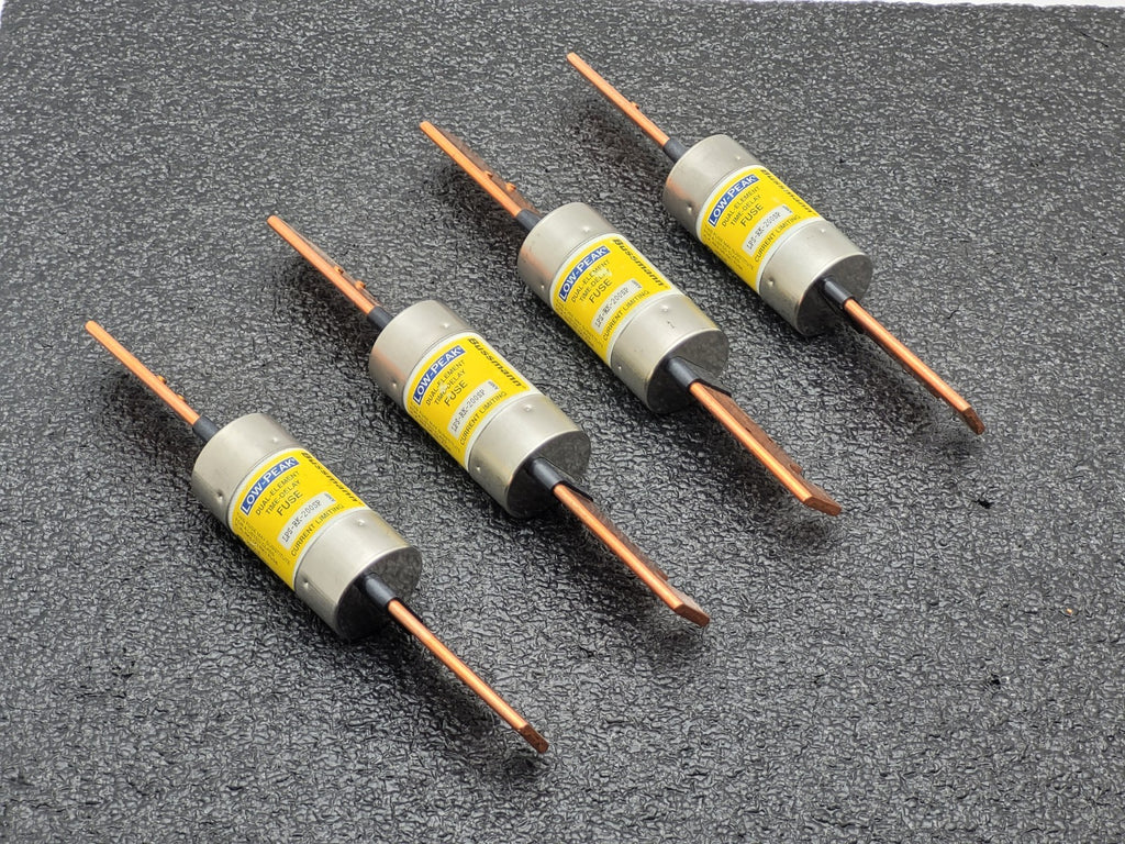 LOT of  4  LOW PEAK BUSSMANN LPS-RK-200SP current limiting fuses.