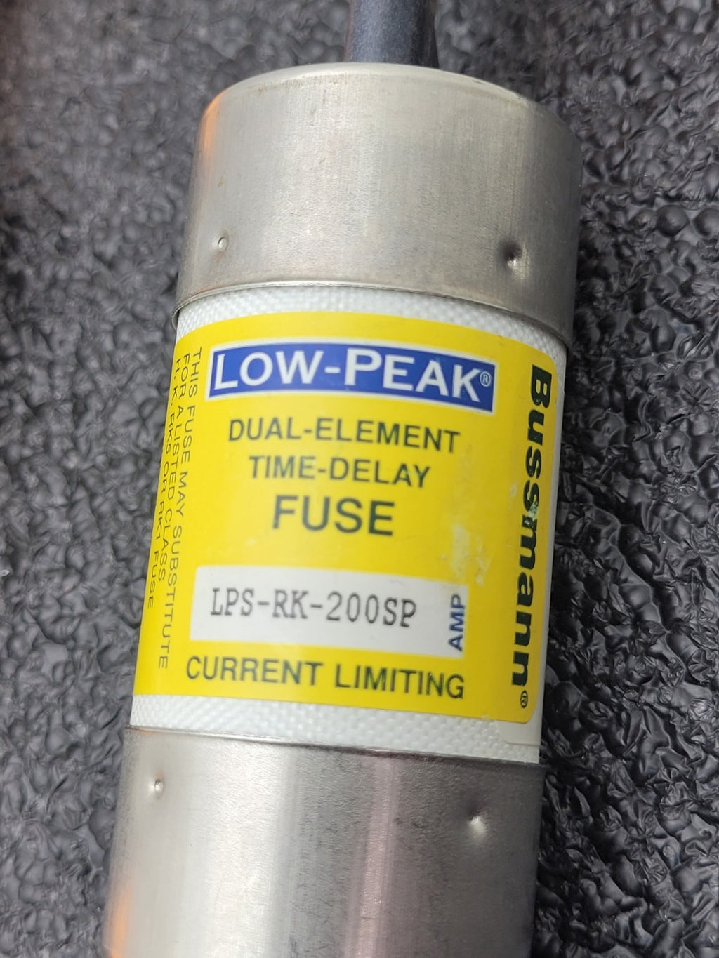 LOT of  4  LOW PEAK BUSSMANN LPS-RK-200SP current limiting fuses.