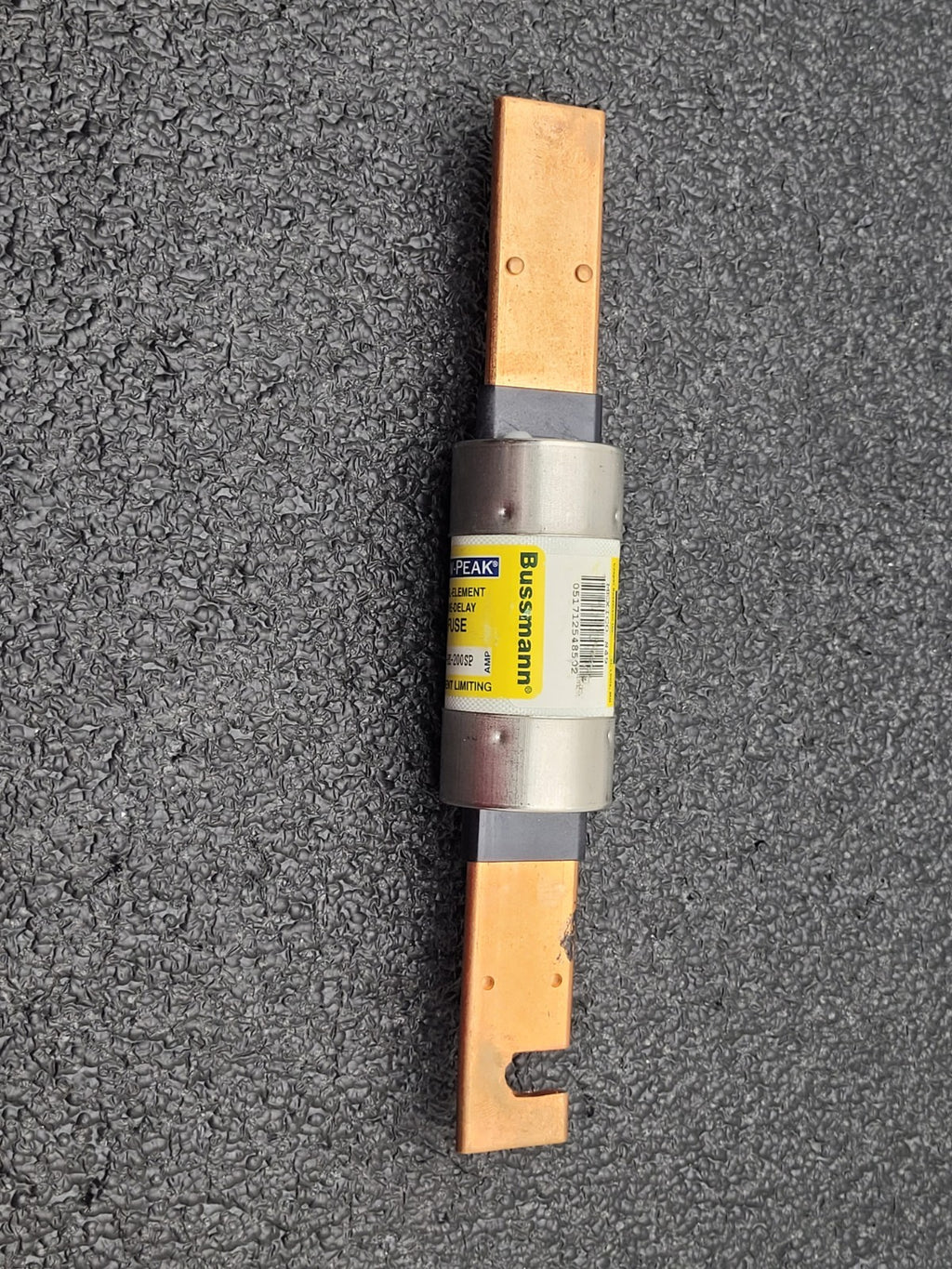 LOT of  4  LOW PEAK BUSSMANN LPS-RK-200SP current limiting fuses.