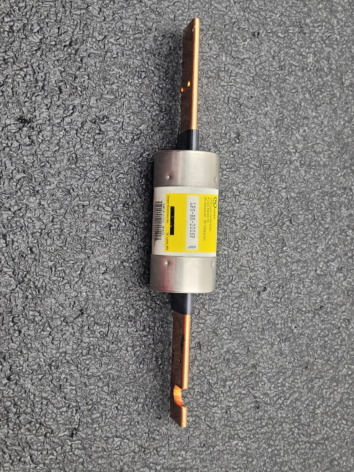 LOT of  4  LOW PEAK BUSSMANN LPS-RK-200SP current limiting fuses.