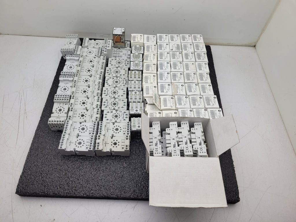 Lot of 82x Allen Bradley Relay + Base + Suppressor 700-HB33Z24 / HA33A1-4