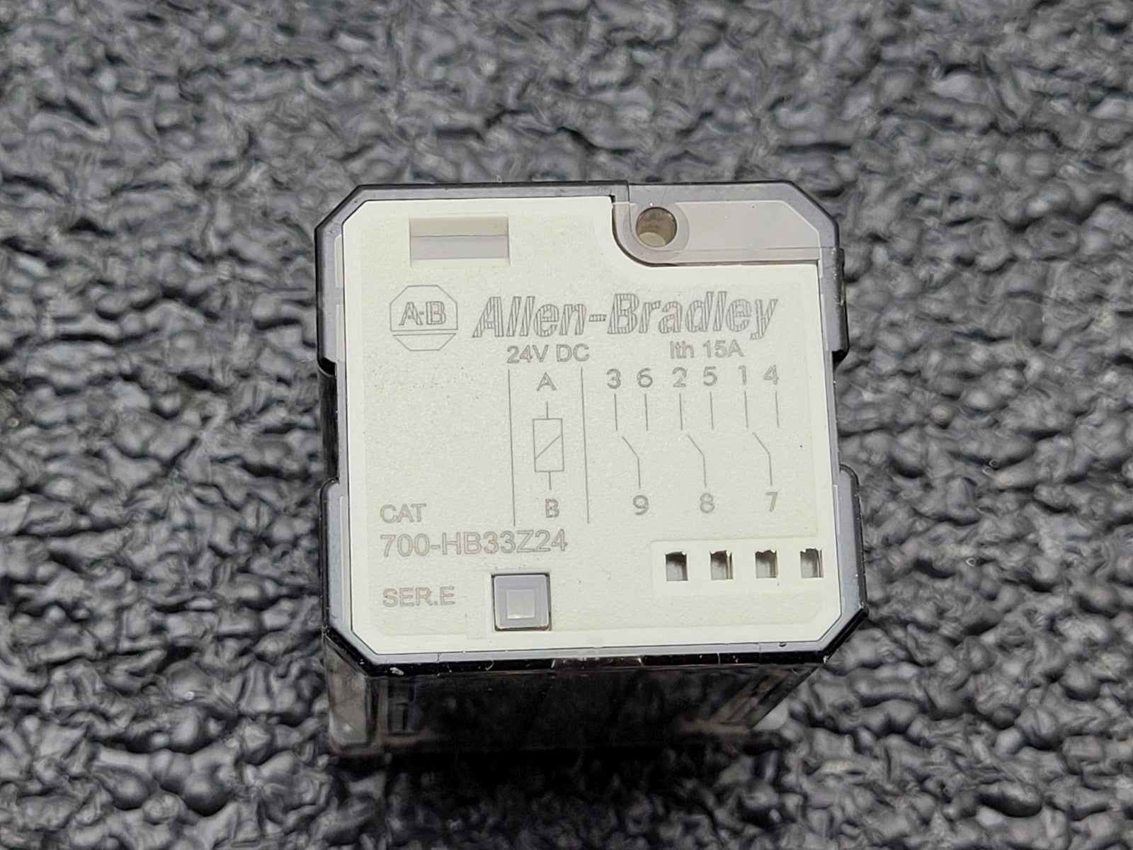 Lot of 82x Allen Bradley Relay + Base + Suppressor 700-HB33Z24 / HA33A1-4