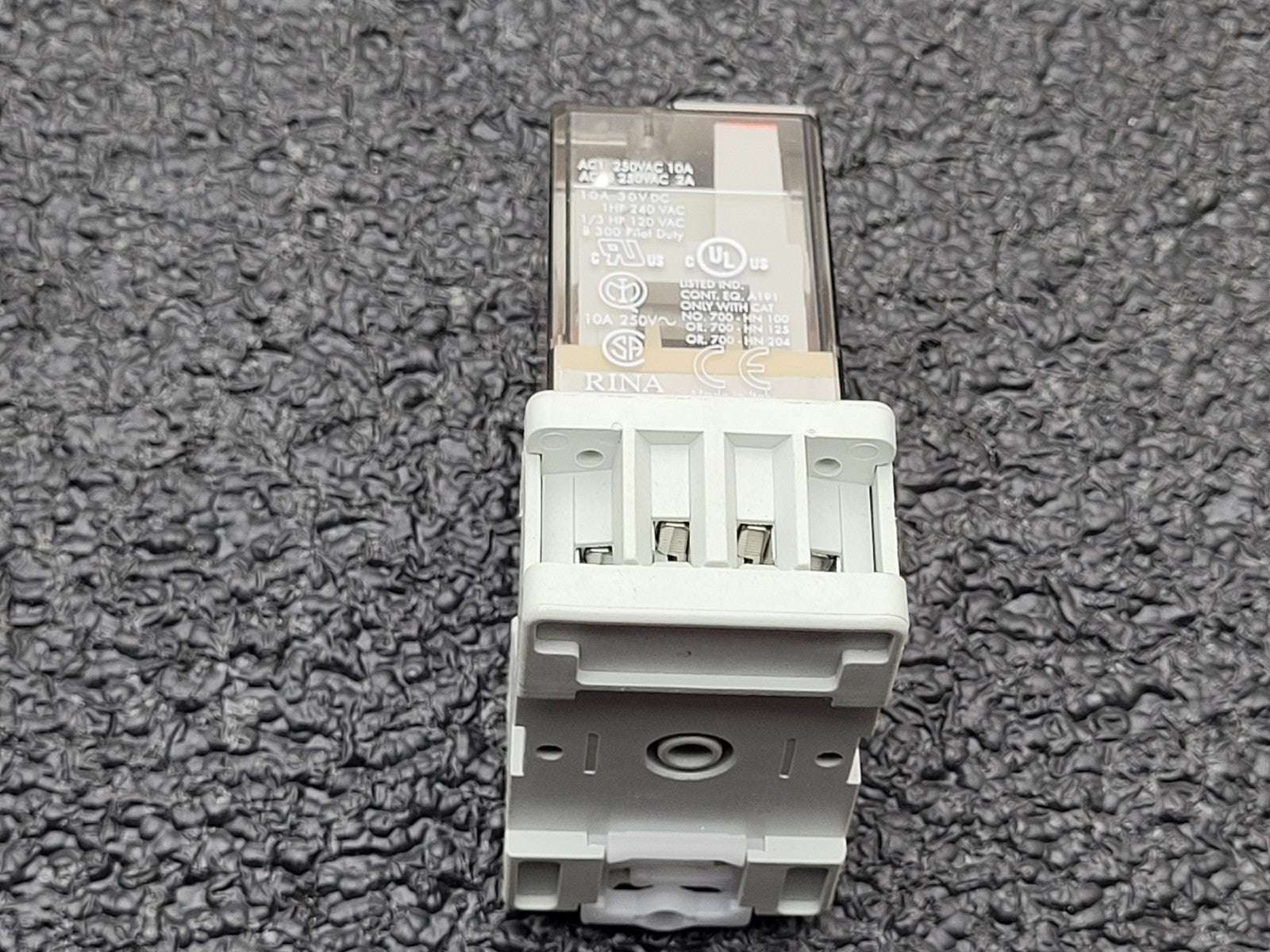 Lot of 82x Allen Bradley Relay + Base + Suppressor 700-HB33Z24 / HA33A1-4