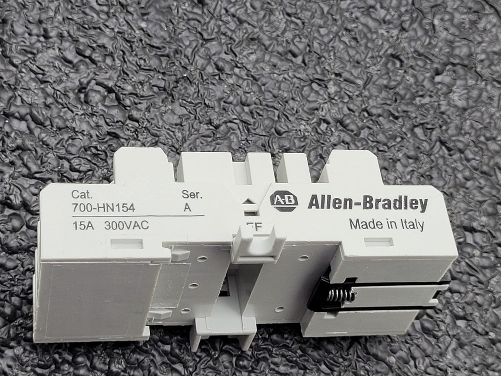 Lot of 82x Allen Bradley Relay + Base + Suppressor 700-HB33Z24 / HA33A1-4