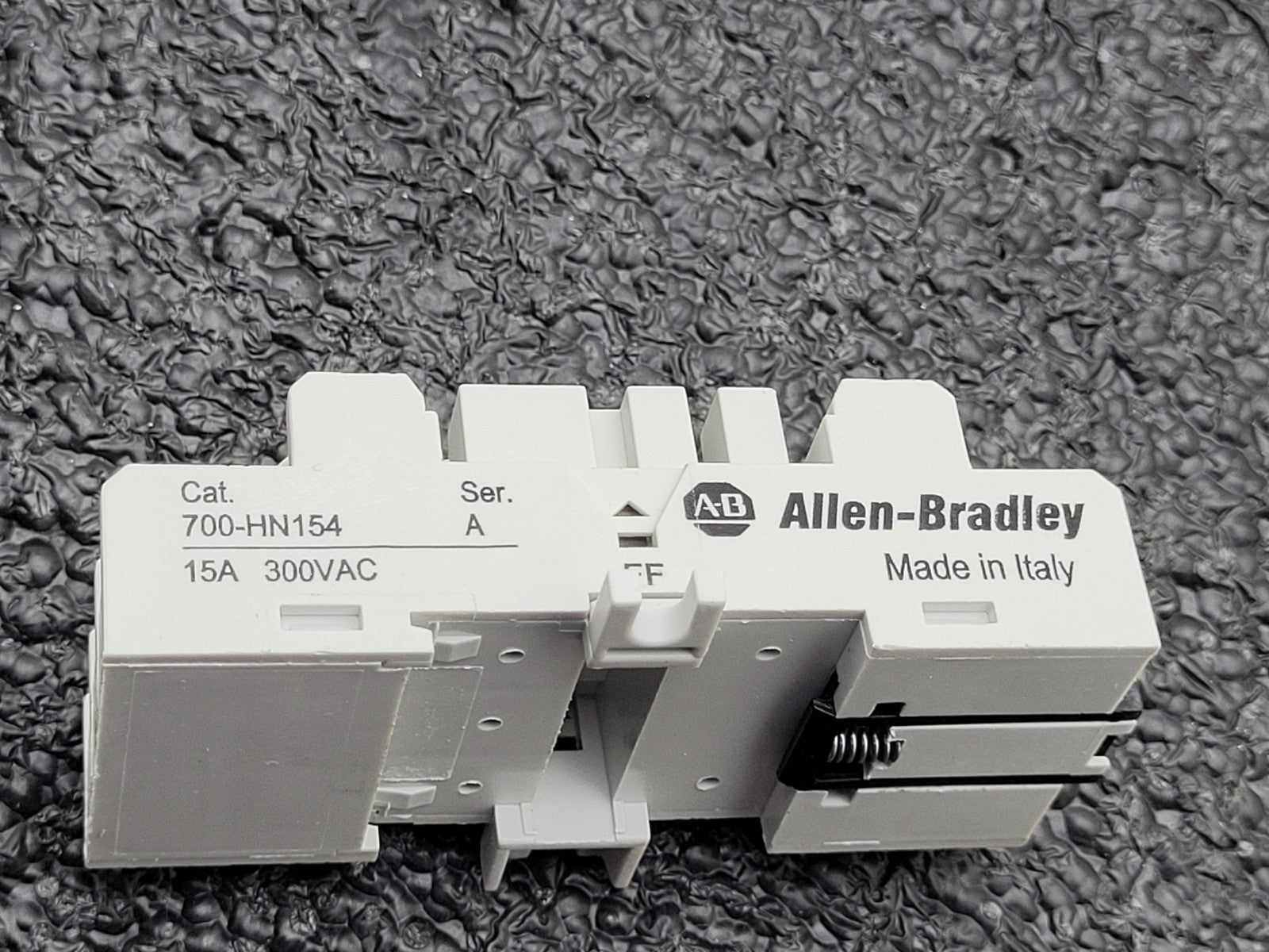 Lot of 82x Allen Bradley Relay + Base + Suppressor 700-HB33Z24 / HA33A1-4