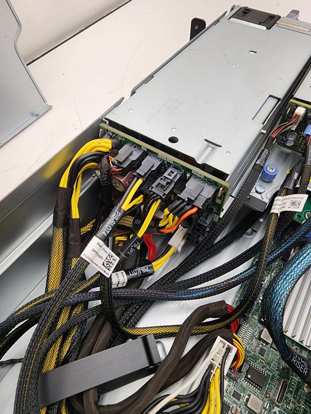 Dell PowerEdge XE2420 Server 2x Xeon Gold 6252 64G RAM H720P 2x 2000W PSU