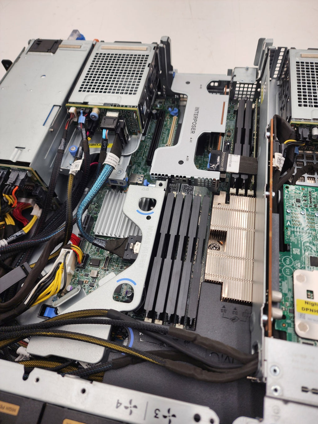 Dell PowerEdge XE2420 Server 2x Xeon Gold 6252 64G RAM H720P 2x 2000W PSU