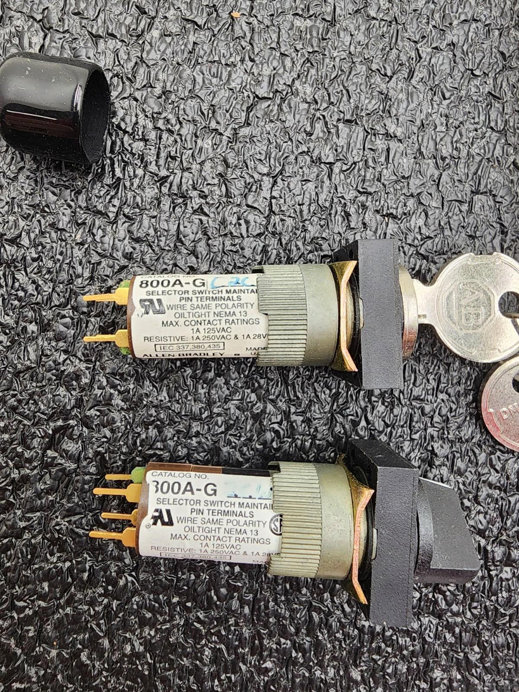 Lot 4x of Allen Bradley AB 800A G2CW GC2C 2x Keyed 2x 2 Position On/OFF Switches