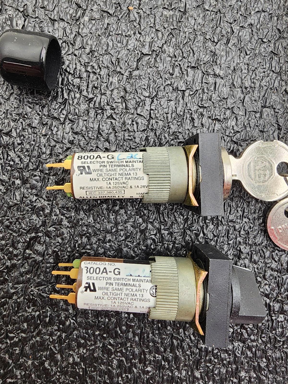 Lot 4x of Allen Bradley AB 800A G2CW GC2C 2x Keyed 2x 2 Position On/OFF Switches