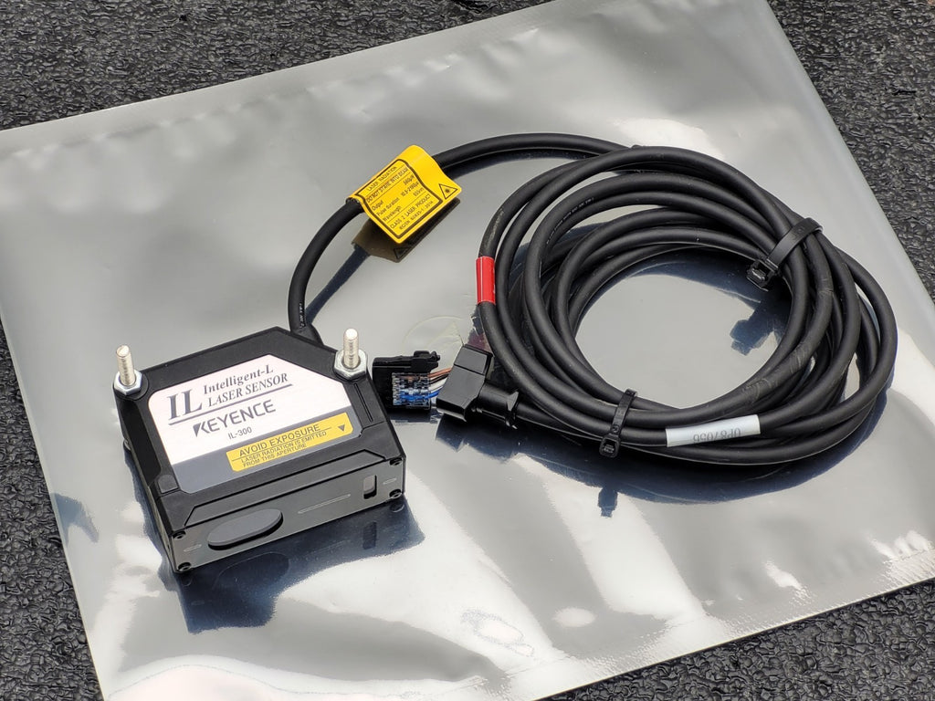 Keyence IL-300 Intelligent-L Digital Laser Range Sensor + OP87056 4 Pin 2M Cable