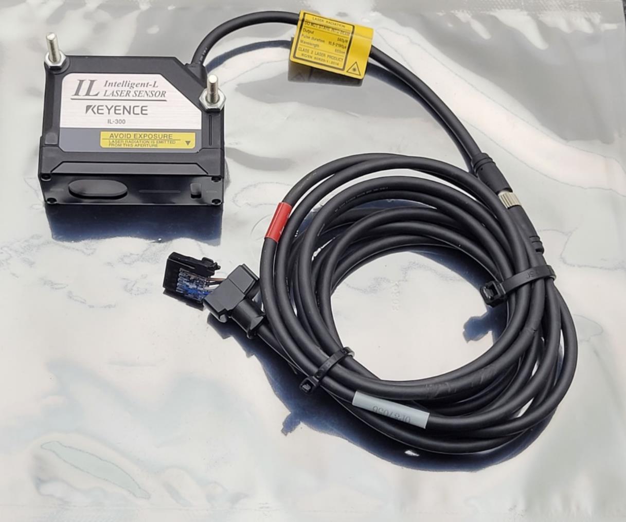 Keyence IL-300 Intelligent-L Digital Laser Range Sensor + OP87056 4 Pin 2M Cable
