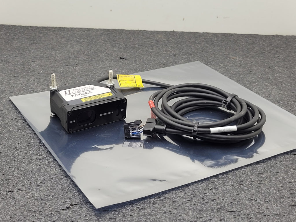 Keyence IL-300 Intelligent-L Digital Laser Range Sensor + OP87056 4 Pin 2M Cable