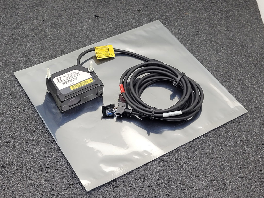 Keyence IL-300 Intelligent-L Digital Laser Range Sensor + OP87056 4 Pin 2M Cable