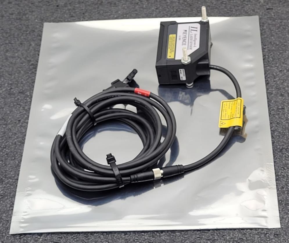Keyence IL-300 Intelligent-L Digital Laser Range Sensor + OP87056 4 Pin 2M Cable