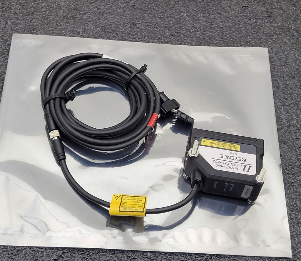 Keyence IL-300 Intelligent-L Digital Laser Range Sensor + OP87056 4 Pin 2M Cable