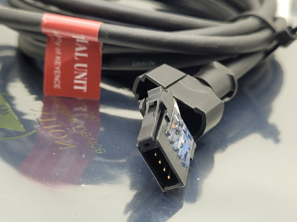 Keyence IL-300 Intelligent-L Digital Laser Range Sensor + OP87056 4 Pin 2M Cable