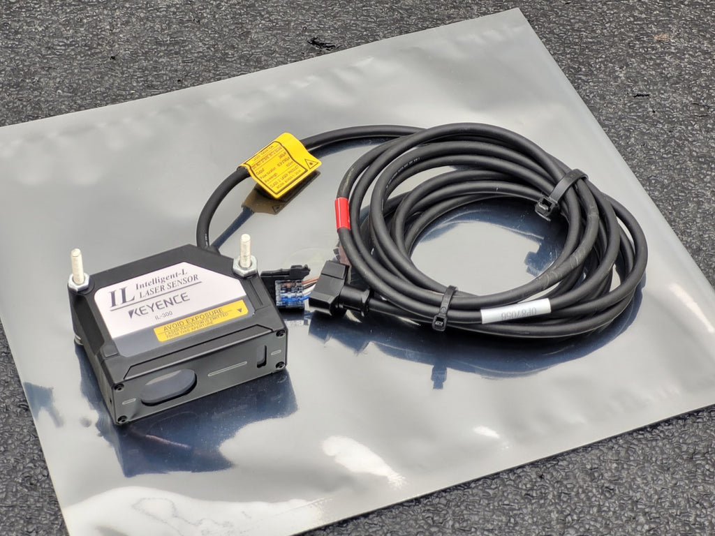 Keyence IL-300 Intelligent-L Digital Laser Range Sensor + OP87056 4 Pin 2M Cable