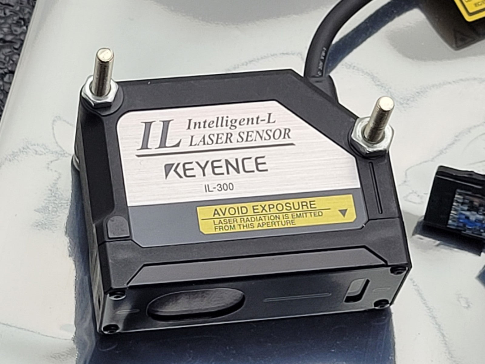Keyence IL-300 Intelligent-L Digital Laser Range Sensor + OP87056 4 Pin 2M Cable