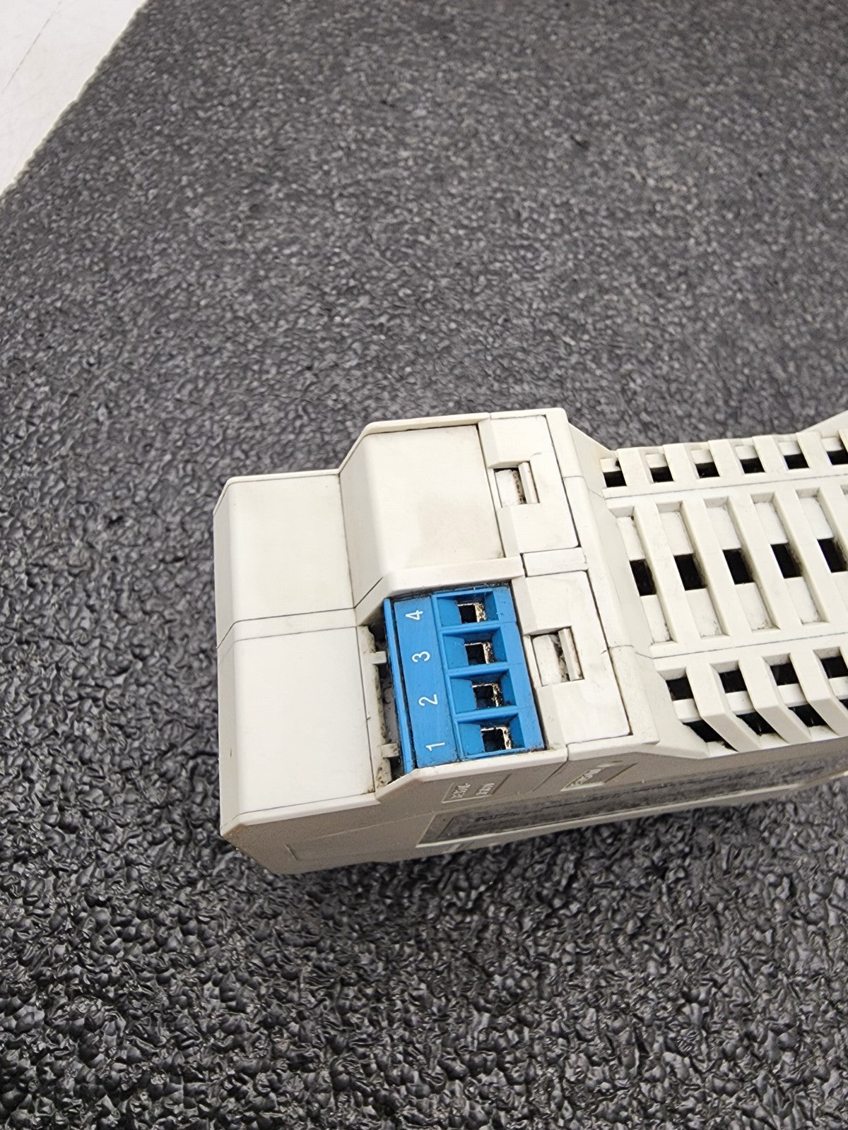 Micro Motion 1500D3AABAEZZZ Variable Flow Transmitter 20000742 Broken DIN Clip