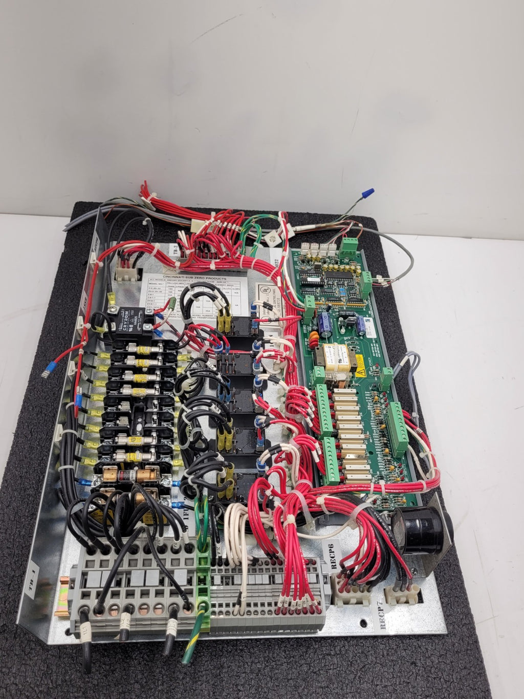 Cincinnati Sub-Zero CSZ ZH-8-1-H/AC Main Control Circuit Board A80404-00