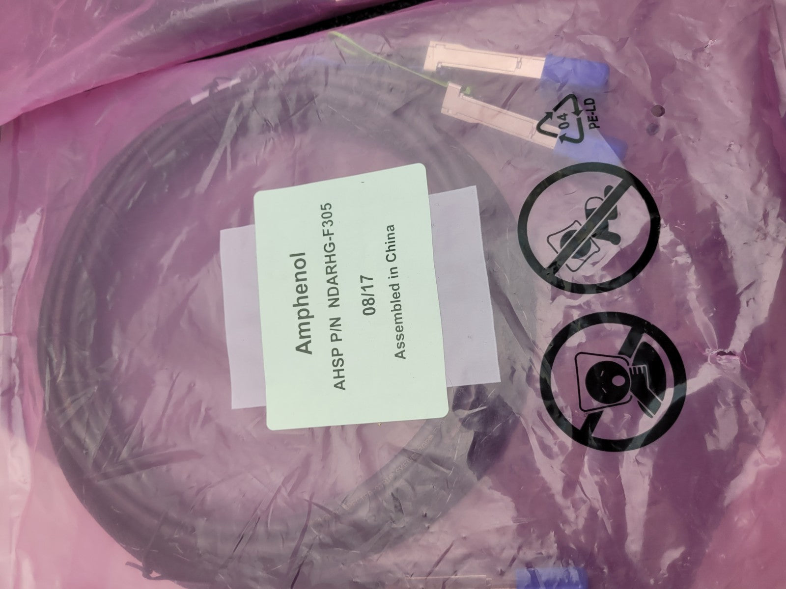 Lot of 2x Amphenol AHSP NDARHG-F305 2.5M QSFP to 2x QSFP NEW