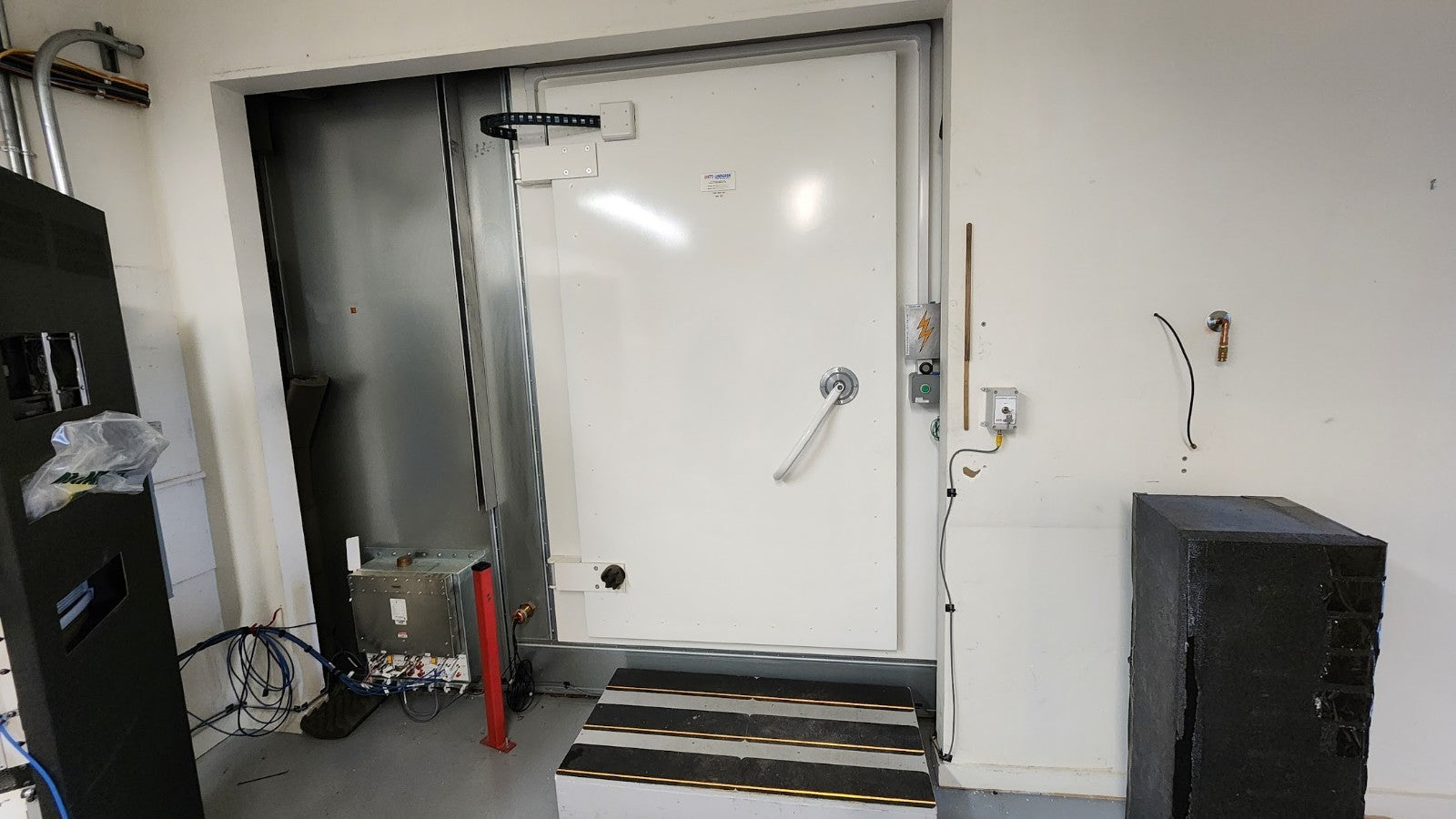 ETS-Lindgren AMS-8923-150 4G Anechoic RF Chamber 4m (156") Cube + Halo Antenna