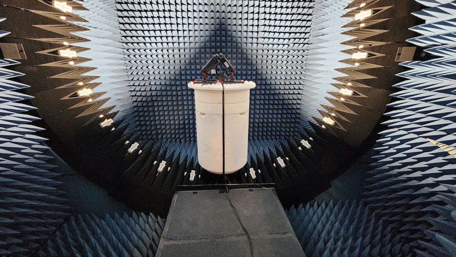 ETS-Lindgren AMS-8923-150 4G Anechoic RF Chamber 4m (156") Cube + Halo Antenna