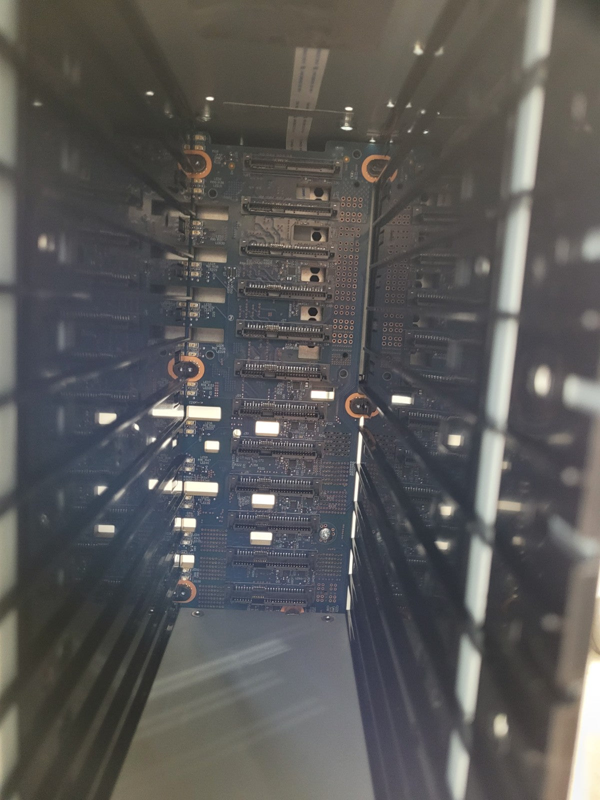 HP SureStor G3 2U24  AC PSU PLATINUM SAS Storage Array SP-3224-E12 2.5" HDD JBOD