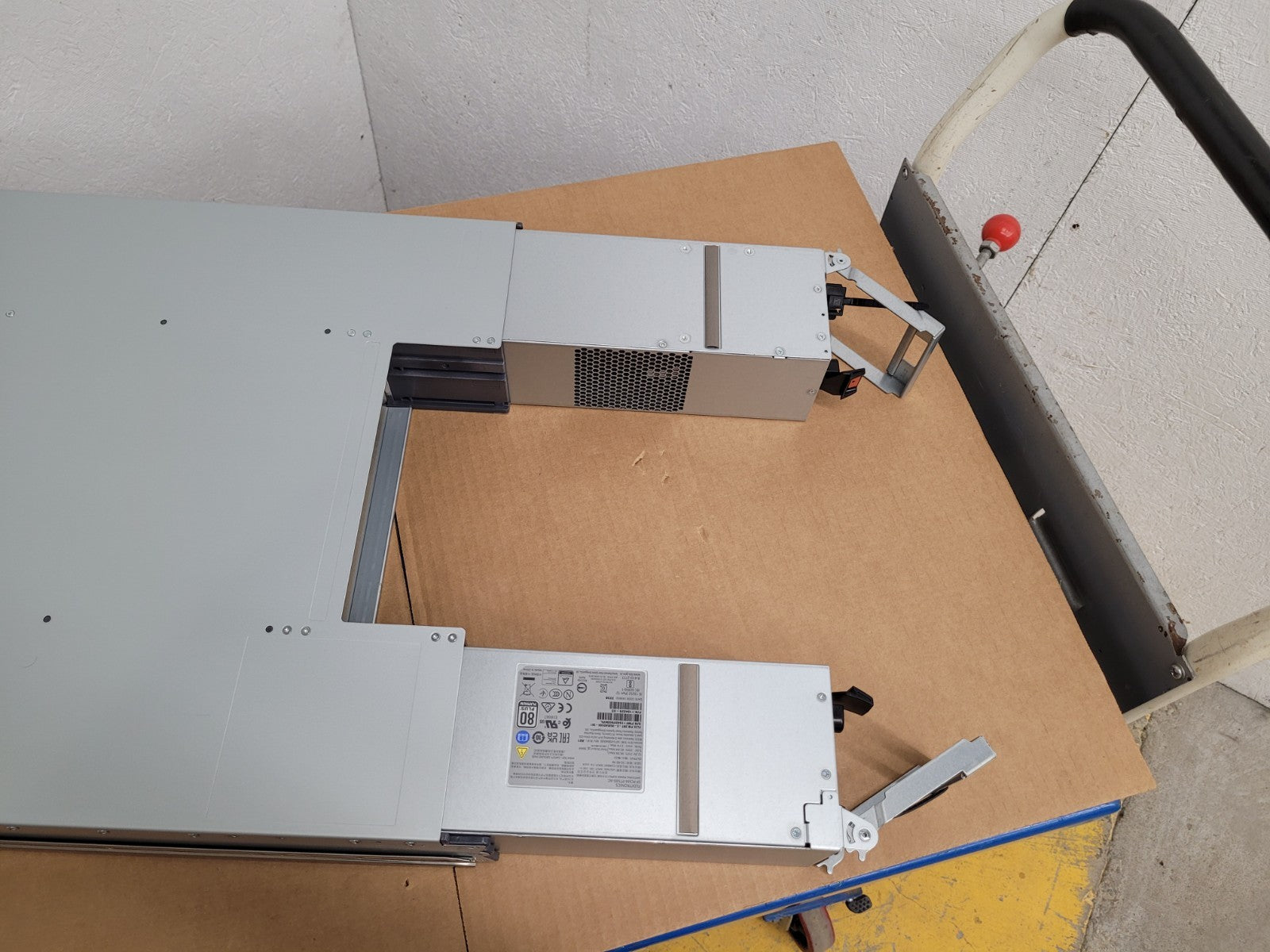 HP SureStor G3 2U24  AC PSU PLATINUM SAS Storage Array SP-3224-E12 2.5" HDD JBOD