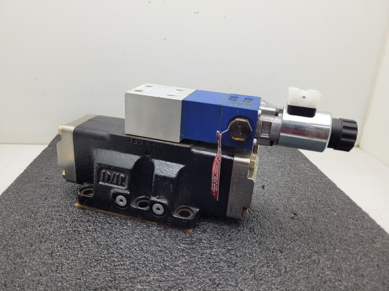 REXROTH R900324881 R901077304 PLATTE-PLUS 1M-4SEW6-20/420V-BG 24VDC