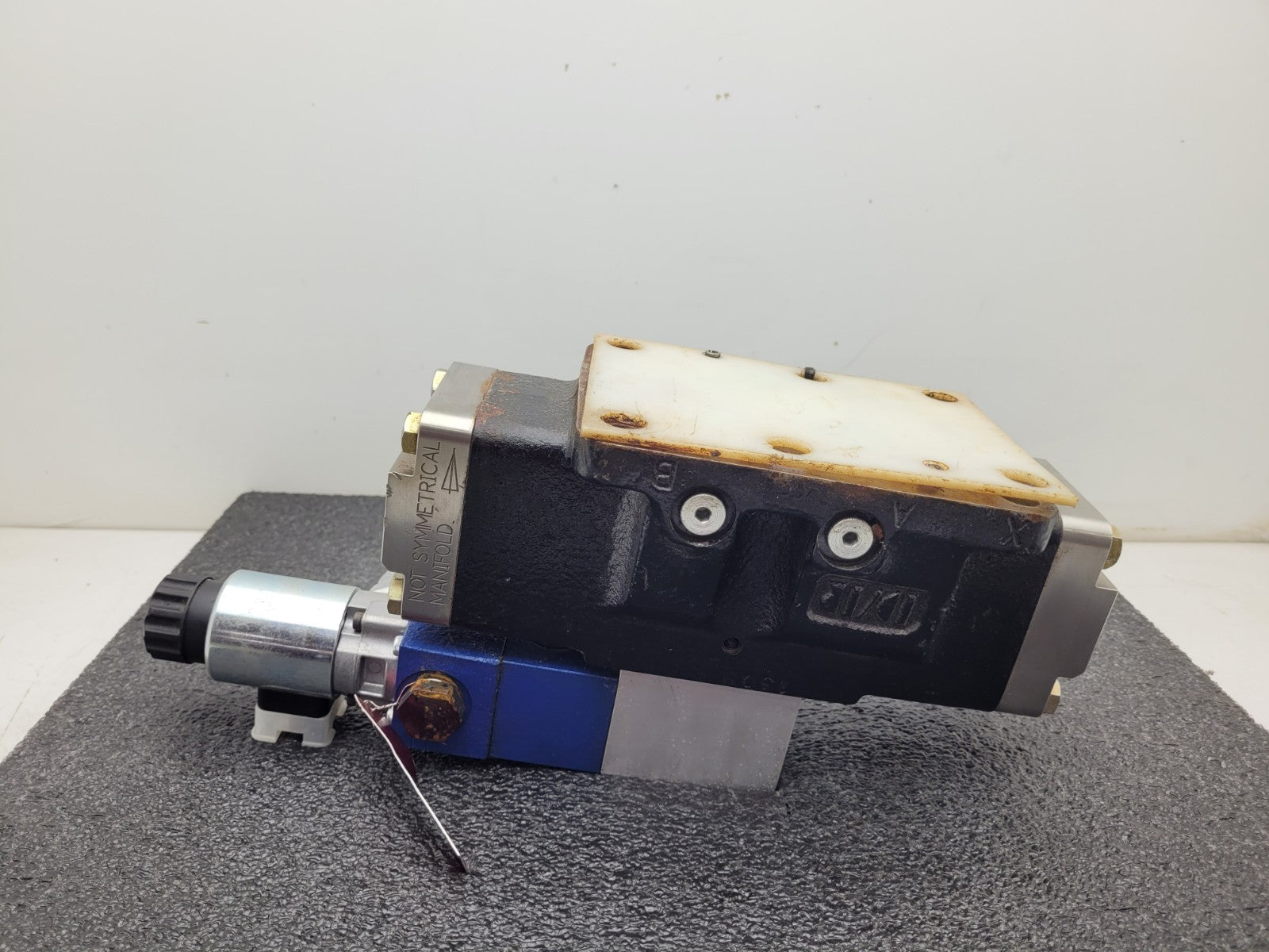 REXROTH R900324881 R901077304 PLATTE-PLUS 1M-4SEW6-20/420V-BG 24VDC