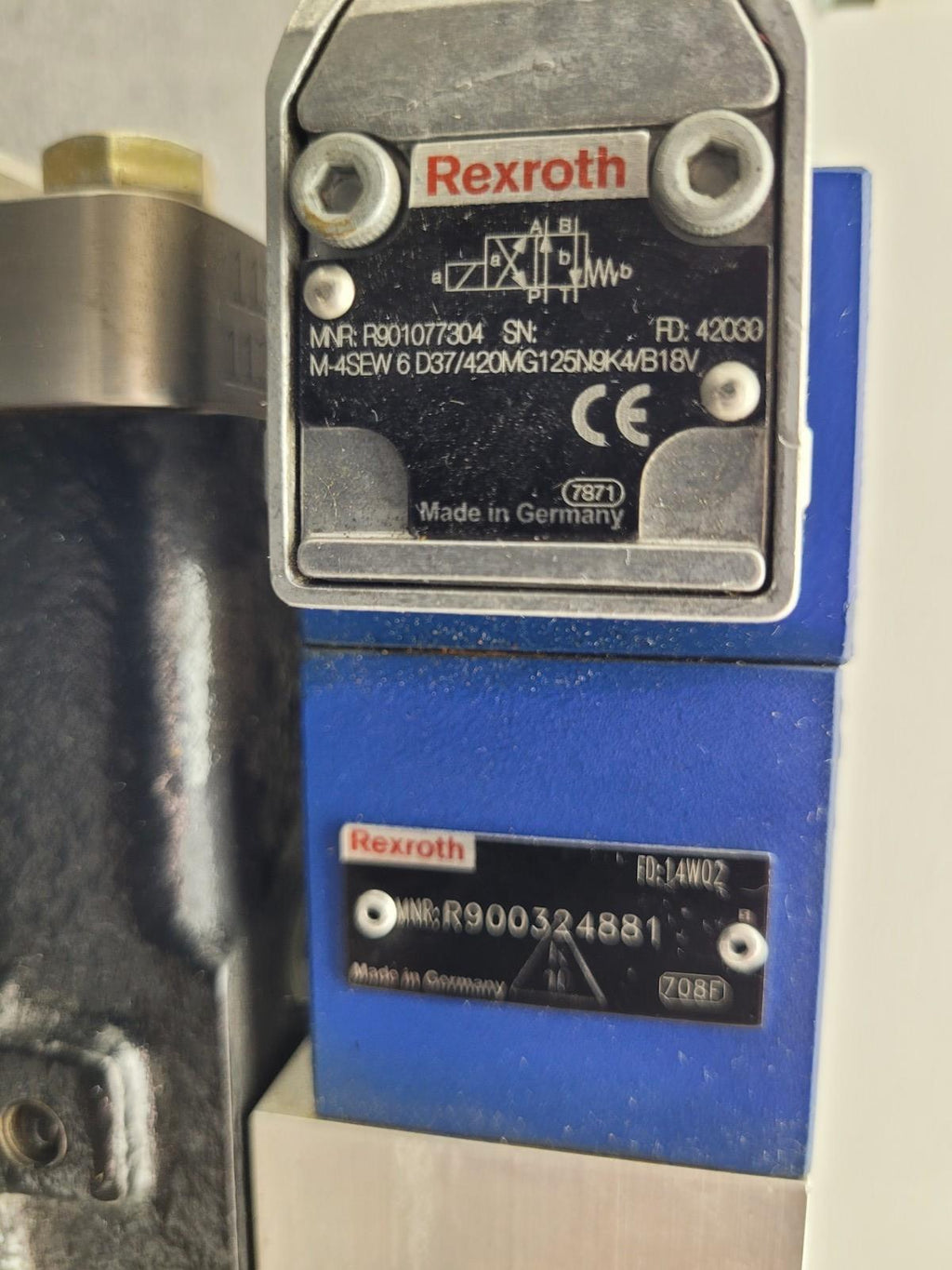 REXROTH R900324881 R901077304 PLATTE-PLUS 1M-4SEW6-20/420V-BG 24VDC