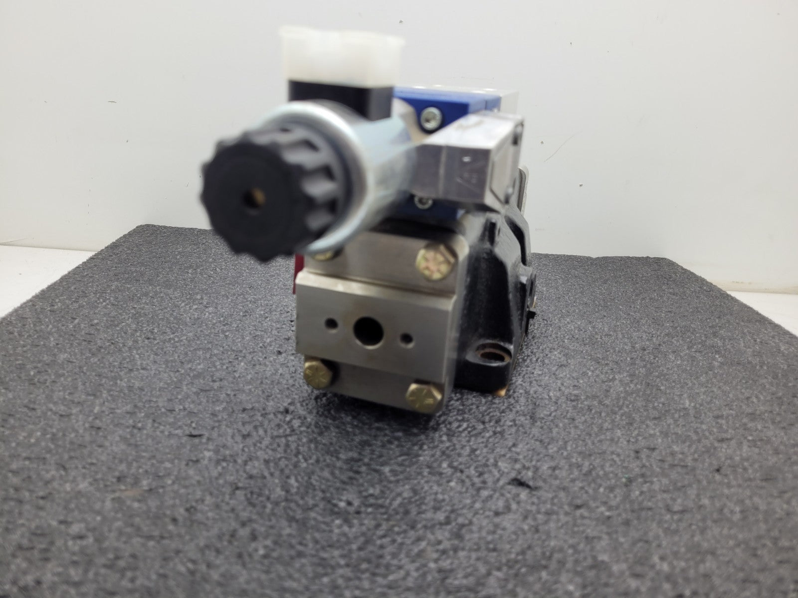 REXROTH R900324881 R901077304 PLATTE-PLUS 1M-4SEW6-20/420V-BG 24VDC