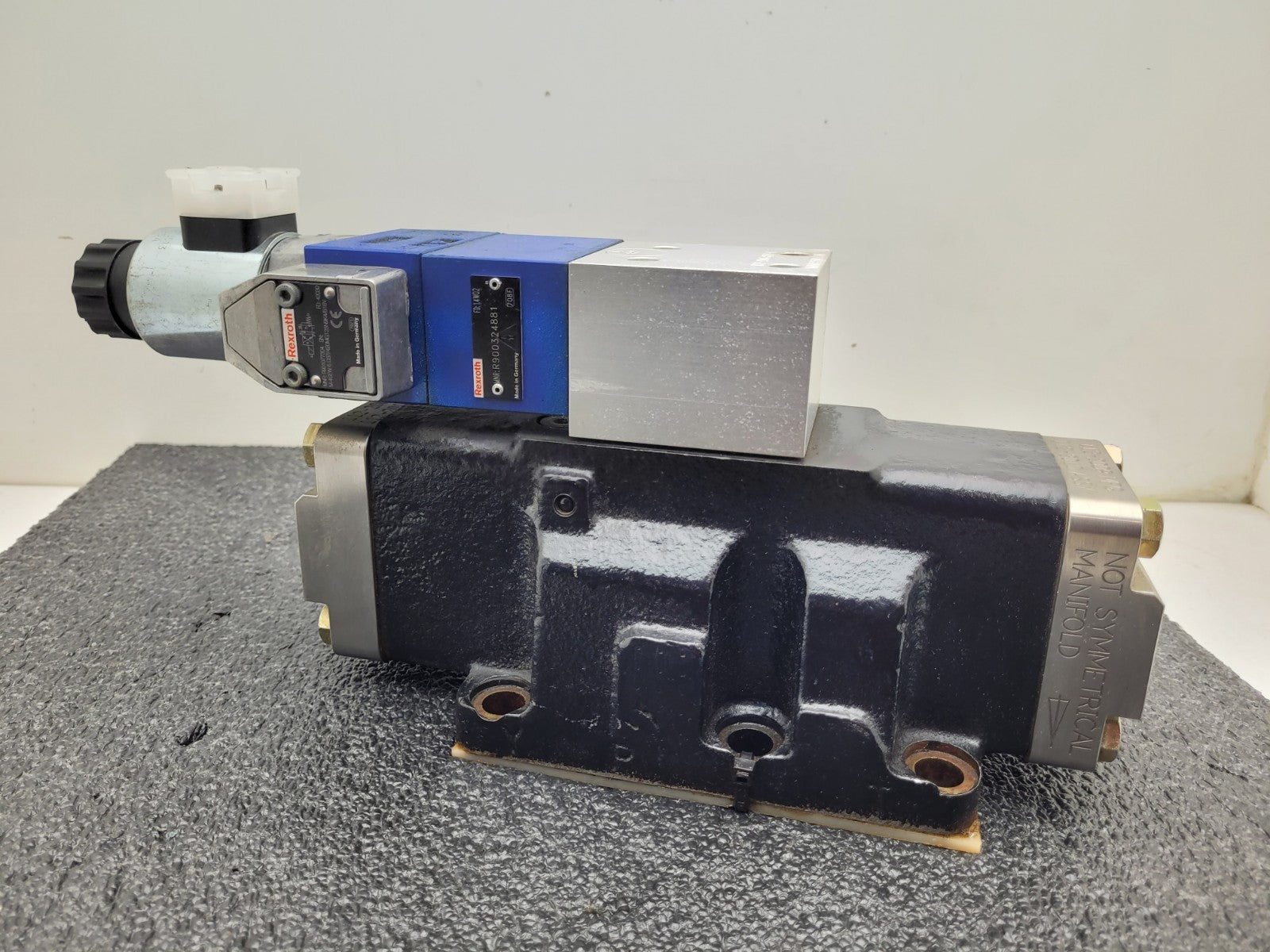 REXROTH R900324881 R901077304 PLATTE-PLUS 1M-4SEW6-20/420V-BG 24VDC