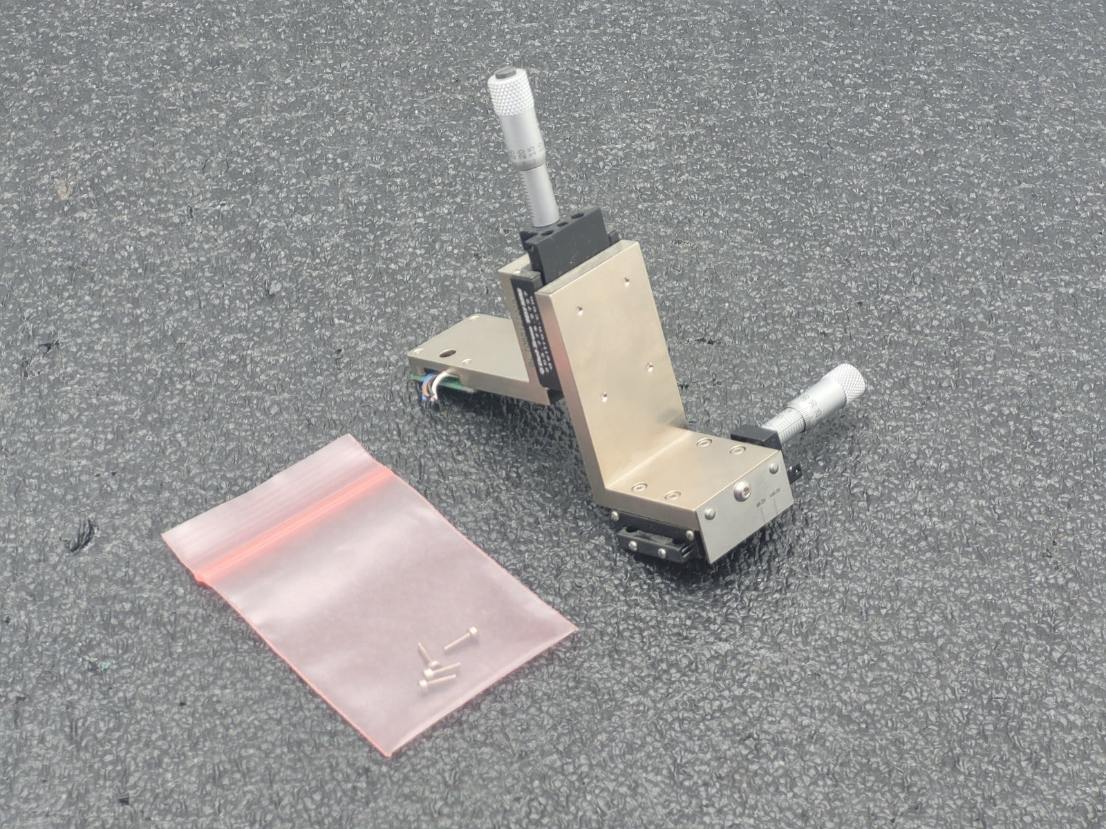 2x Del-Tron 101MM Micrometer Positioning Stage 13mm Travel 1.8kg Load, M2 Holes