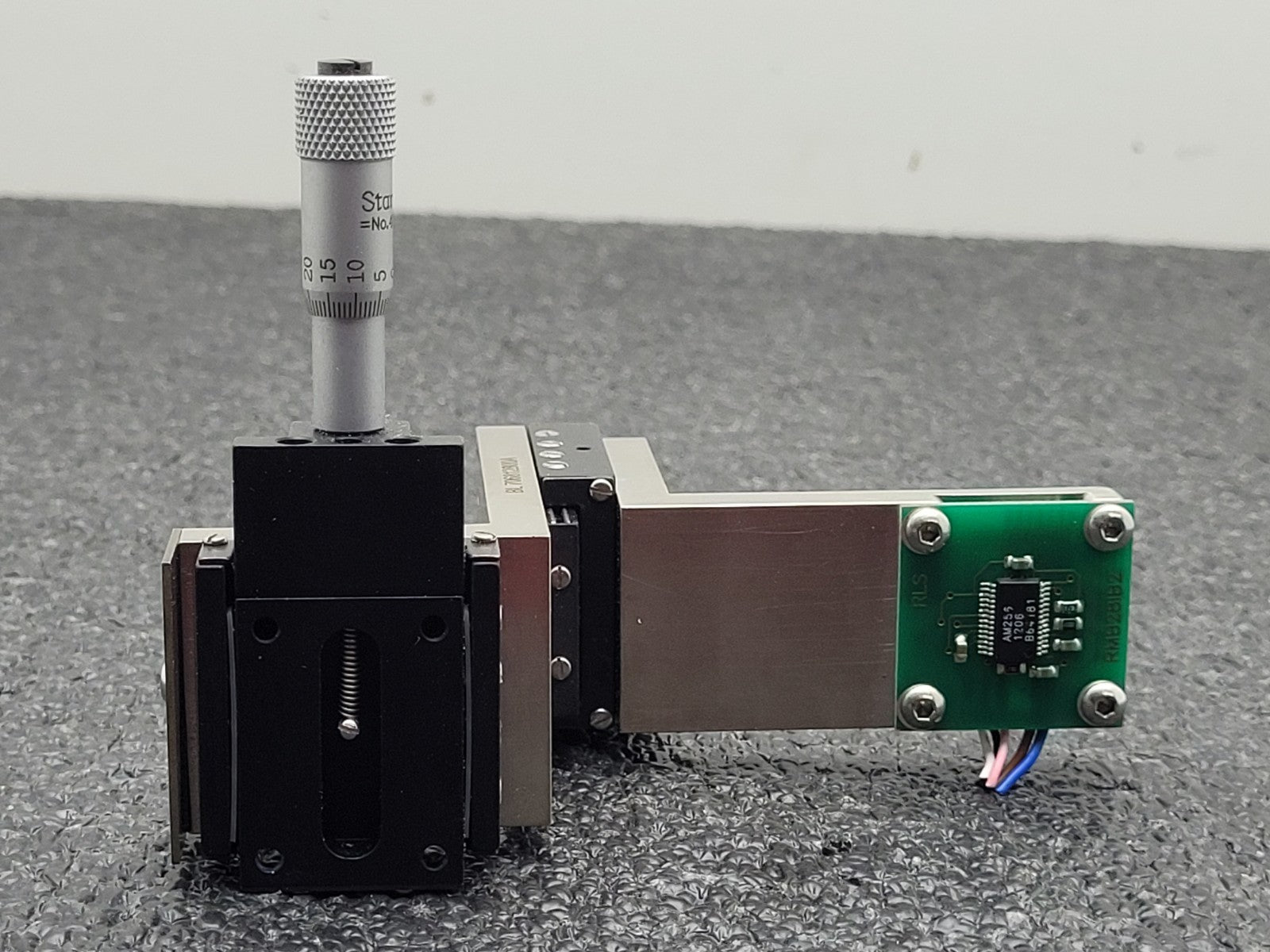 2x Del-Tron 101MM Micrometer Positioning Stage 13mm Travel 1.8kg Load, M2 Holes