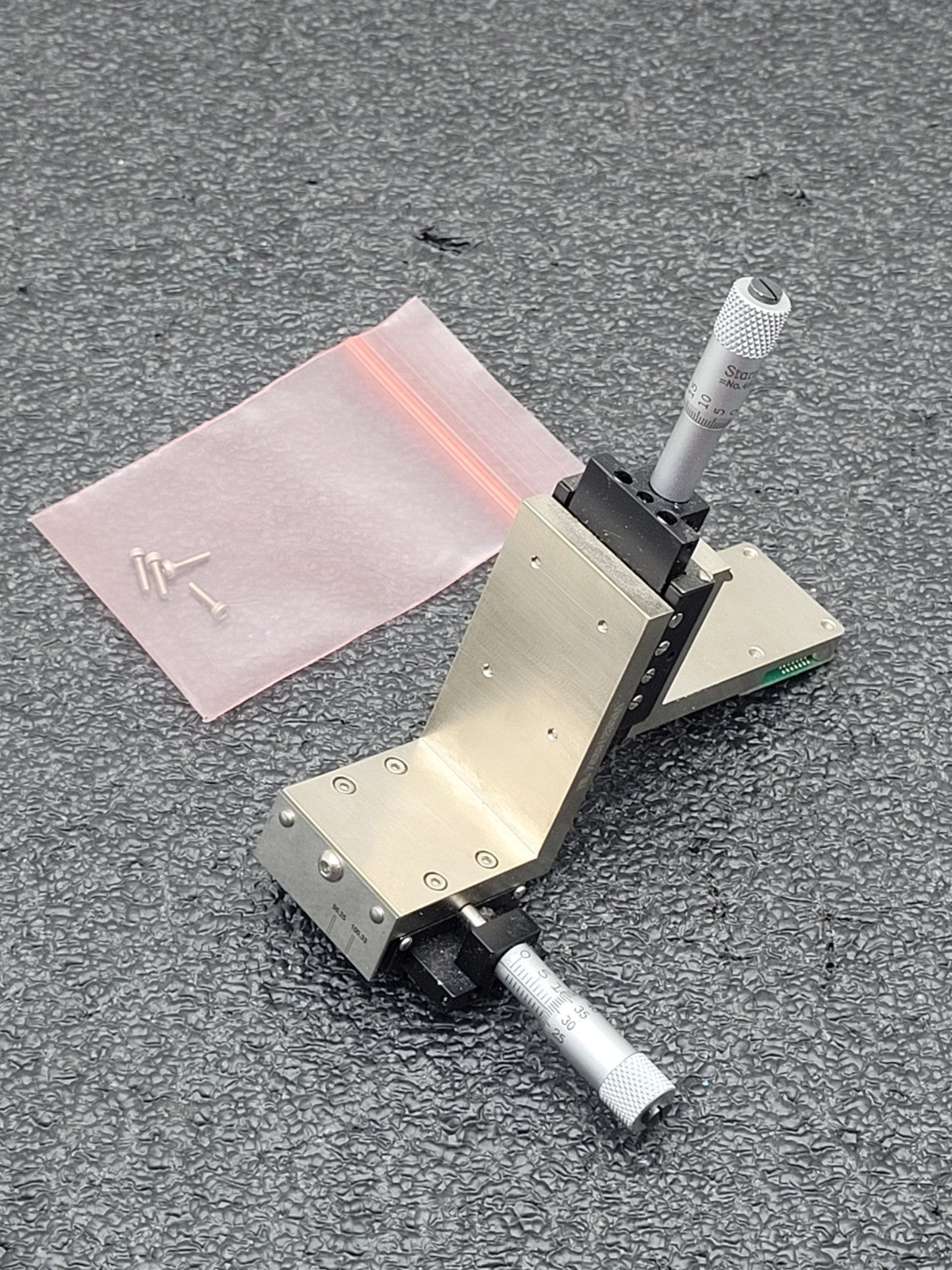 2x Del-Tron 101MM Micrometer Positioning Stage 13mm Travel 1.8kg Load, M2 Holes