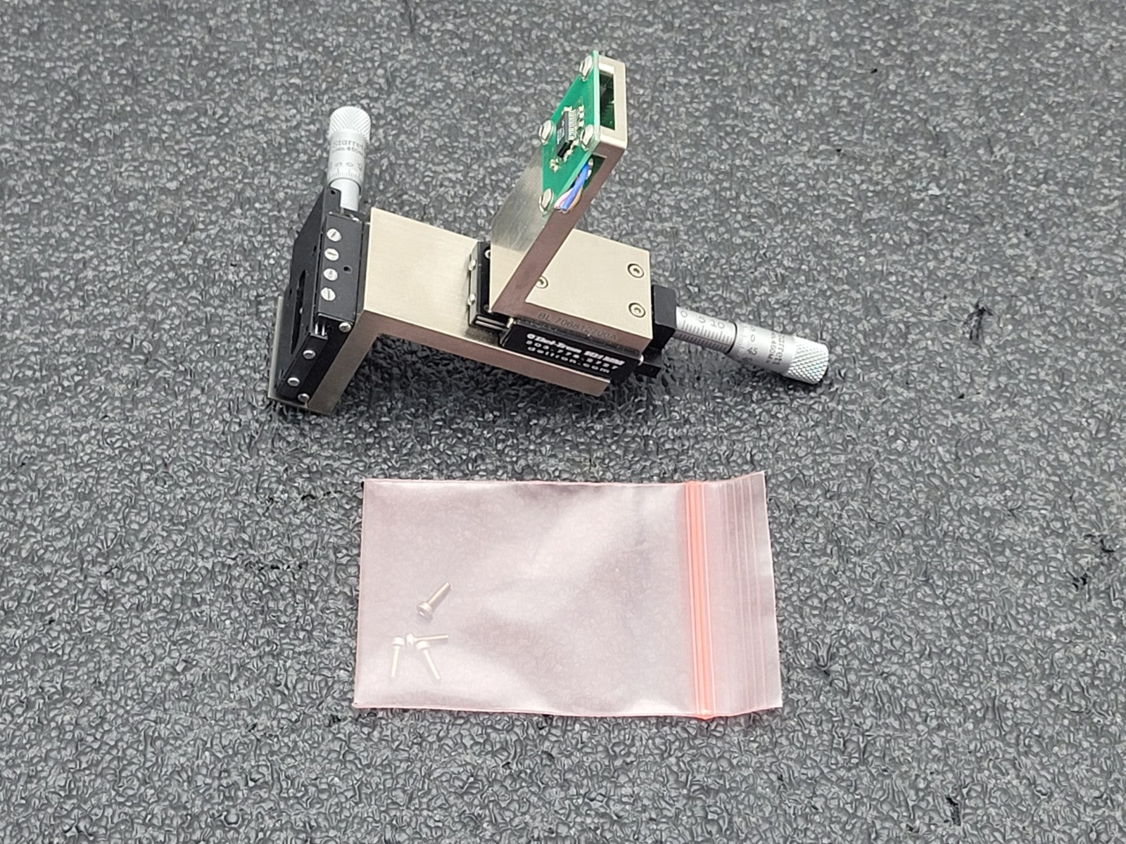 2x Del-Tron 101MM Micrometer Positioning Stage 13mm Travel 1.8kg Load, M2 Holes