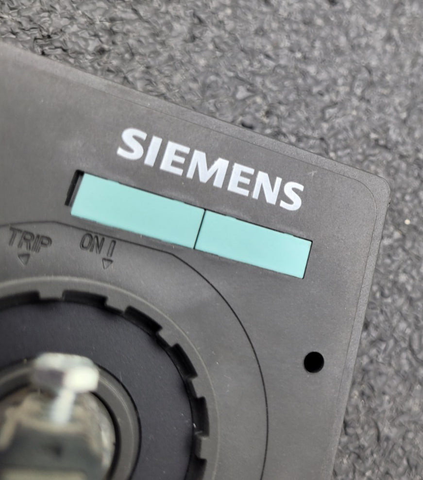 Siemens 3VL93003HG06 Red/Yellow Door Handle Rotary Switch Disconnect Actuator