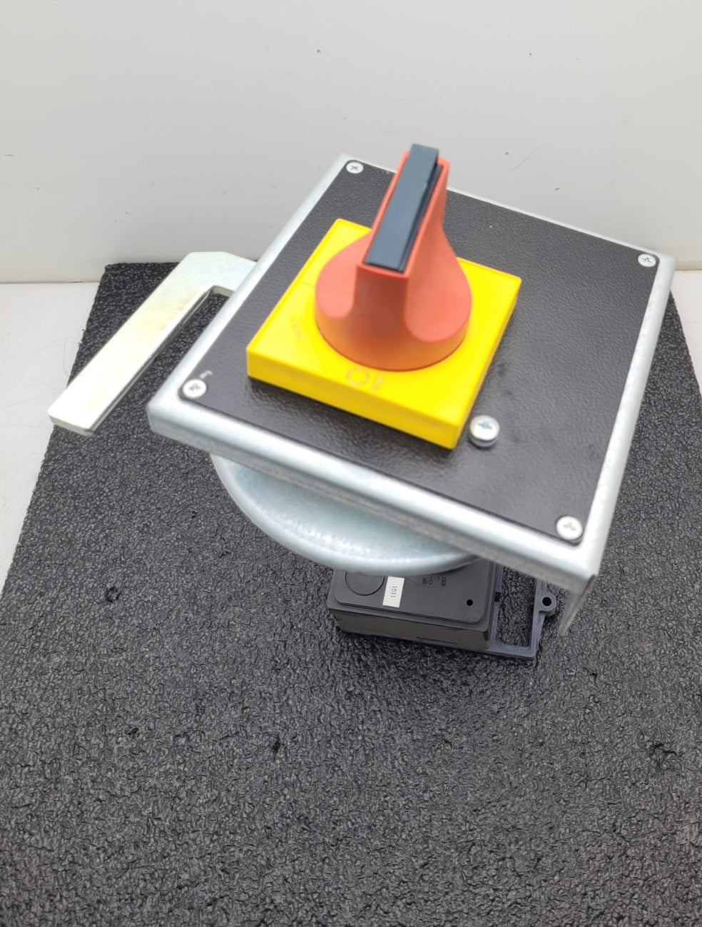 Siemens 3VL93003HG06 Red/Yellow Door Handle Rotary Switch Disconnect Actuator