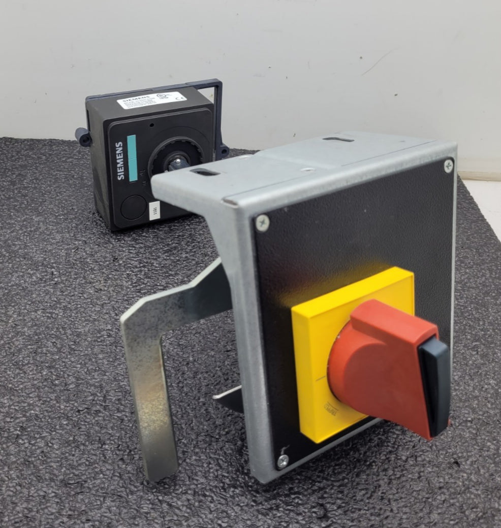 Siemens 3VL93003HG06 Red/Yellow Door Handle Rotary Switch Disconnect Actuator