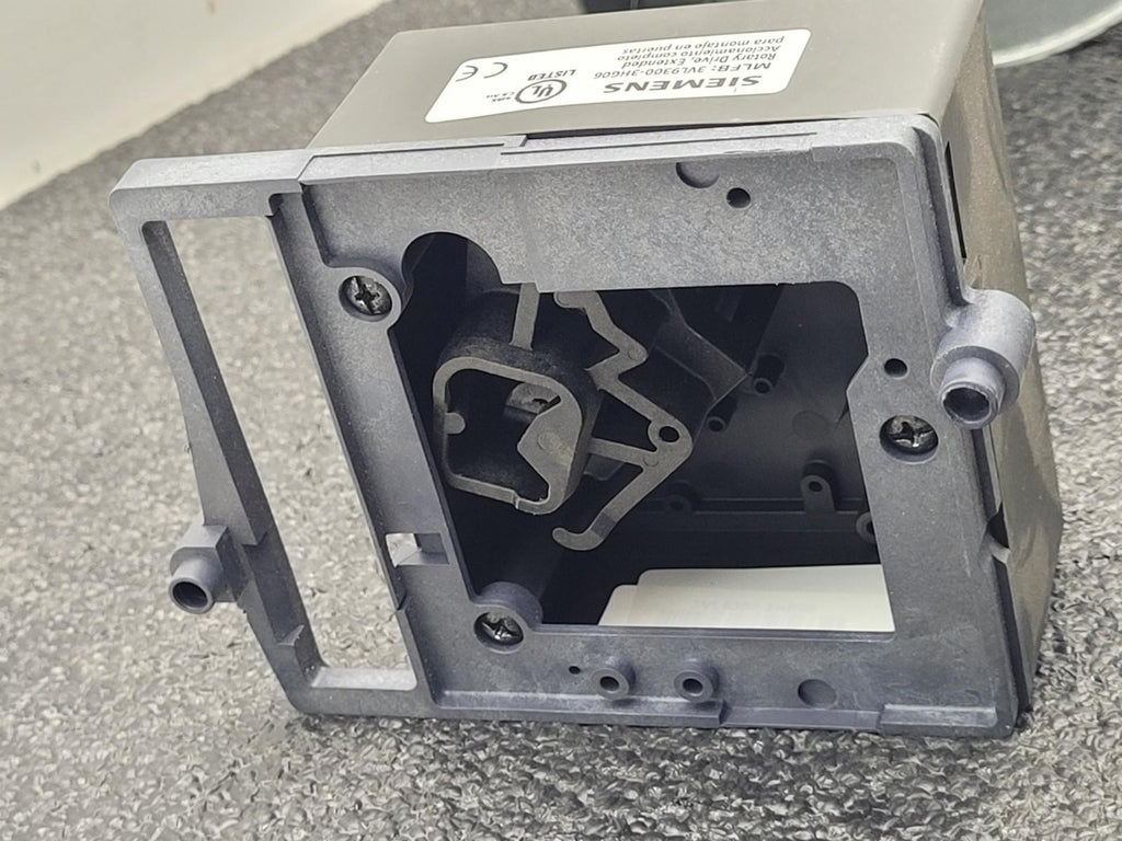 Siemens 3VL93003HG06 Red/Yellow Door Handle Rotary Switch Disconnect Actuator